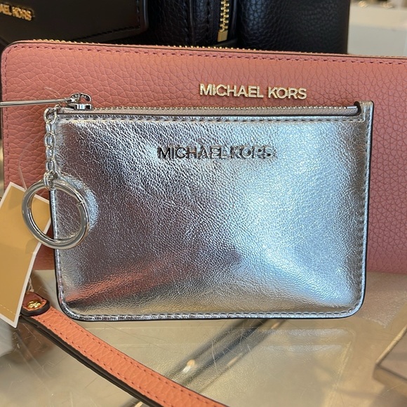 MICHAEL KORS
Jet Set Travel Small Top Zip Coin Pouch With ID
Silver 
NWT - Picture 9 of 16